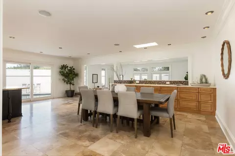 Dining - 802 Lees Ave, Long Beach, CA 90815 photo 2 of 5