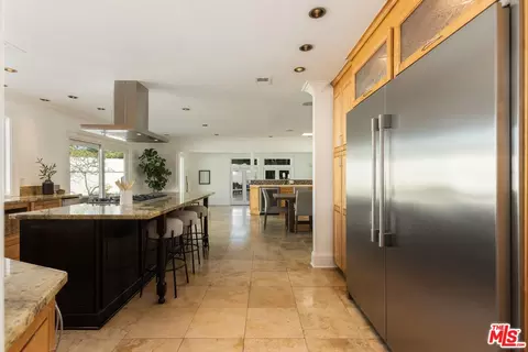 Kitchen - 802 Lees Ave, Long Beach, CA 90815 photo 8 of 10