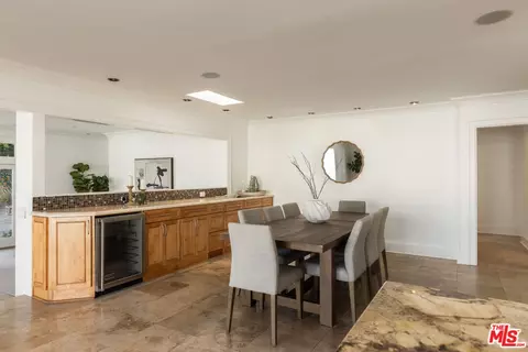 Dining - 802 Lees Ave, Long Beach, CA 90815 photo 5 of 5