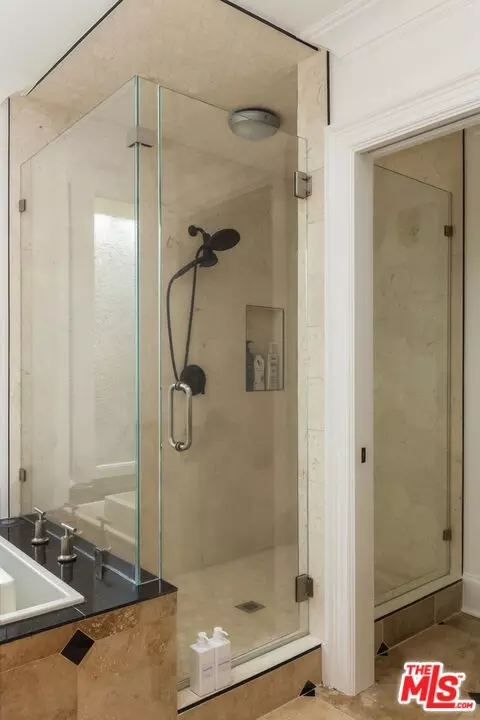 Bath - 802 Lees Ave, Long Beach, CA 90815 photo 8 of 8