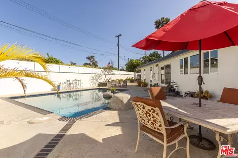 Exterior - 802 Lees Ave, Long Beach, CA 90815 photo 2 of 8