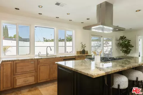 Kitchen - 802 Lees Ave, Long Beach, CA 90815 photo 7 of 10