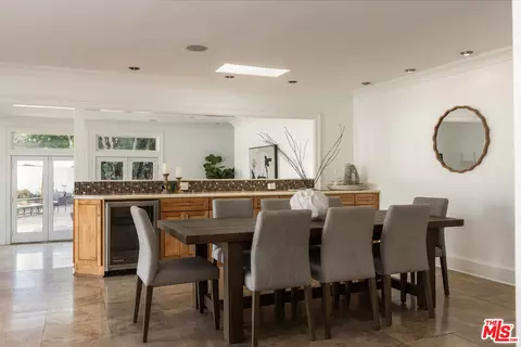 Dining - 802 Lees Ave, Long Beach, CA 90815 photo 4 of 5