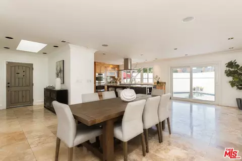 Dining - 802 Lees Ave, Long Beach, CA 90815 photo 3 of 5