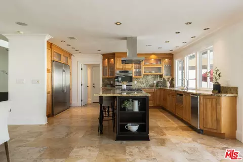 Kitchen - 802 Lees Ave, Long Beach, CA 90815 photo 1 of 10