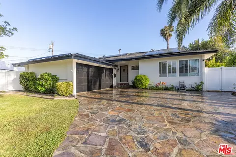 Exterior - 802 Lees Ave, Long Beach, CA 90815 photo 1 of 8