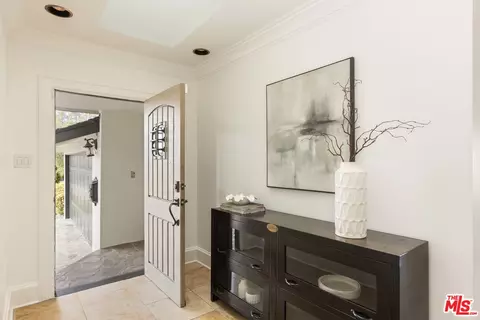 Entry Way - 802 Lees Ave, Long Beach, CA 90815 photo 1 of 2