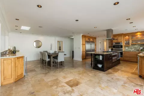 Kitchen - 802 Lees Ave, Long Beach, CA 90815 photo 3 of 10