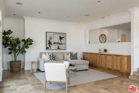 Living - 802 Lees Ave, Long Beach, CA 90815 photo 1 of 4