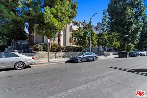 7230 Kelvin Ave #6, Winnetka, CA 91306