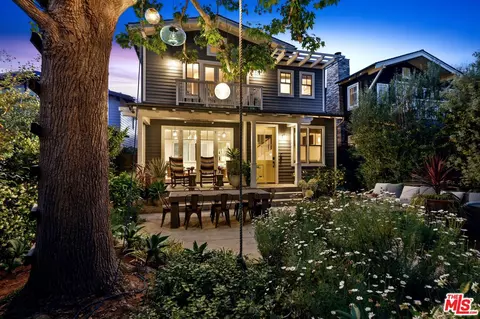 821 Amoroso Pl, Venice, CA 90291