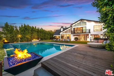 3915 Vista Linda Dr, Encino, CA 91316