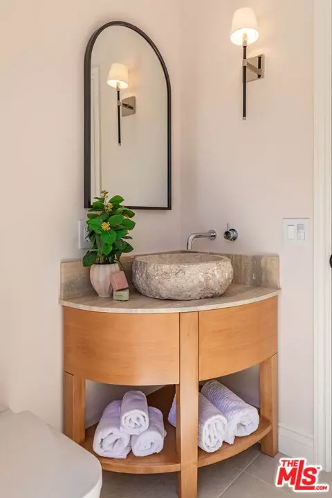 Bath - 29 27th Ave, Venice, CA 90291 photo 1 of 2