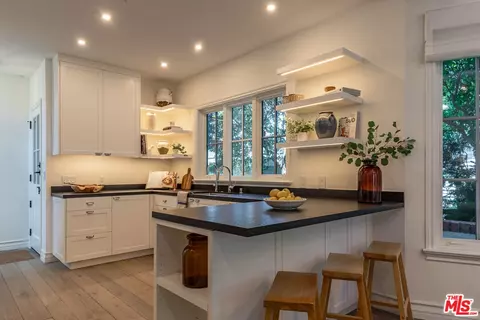 Kitchen - 29 27th Ave, Venice, CA 90291 photo 1 of 2
