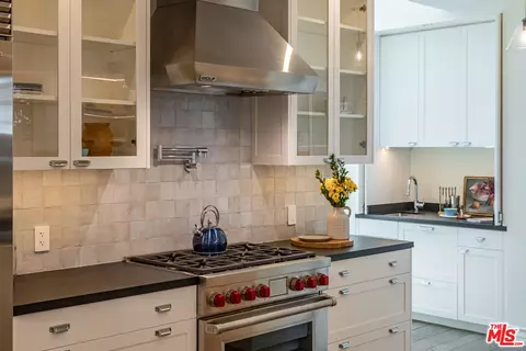 Kitchen - 29 27th Ave, Venice, CA 90291 photo 2 of 2