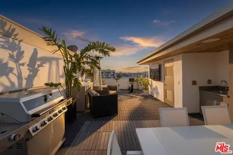 6728 W Hepburn Way, Los Angeles, CA 90038