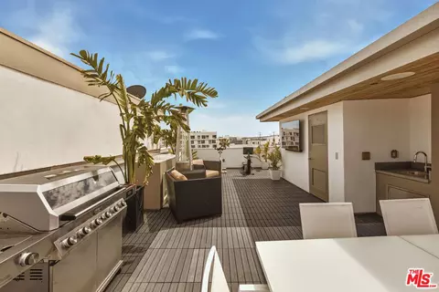 6728 W Hepburn Way, Los Angeles, CA 90038