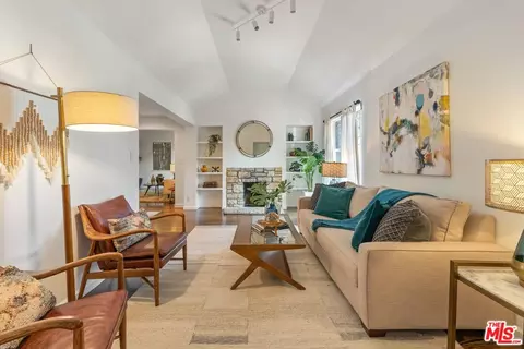 9039 Phyllis Ave, West Hollywood, CA 90069
