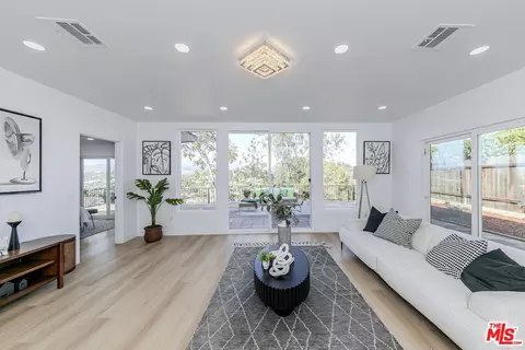 1832 Burnell Dr, Los Angeles, CA 90065