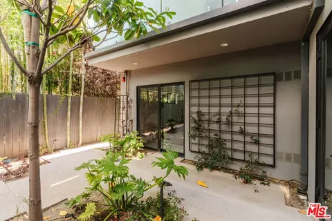 Exterior - 2416 Penmar Ave, Venice, CA 90291 photo 3 of 5