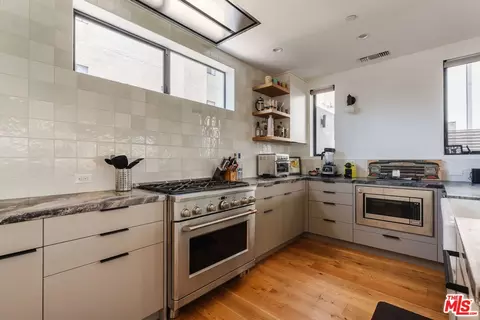 Kitchen - 2416 Penmar Ave, Venice, CA 90291 photo 3 of 3