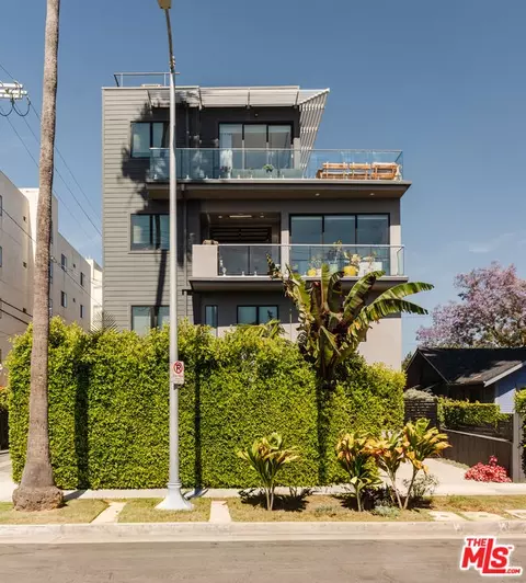 Exterior - 2416 Penmar Ave, Venice, CA 90291 photo 5 of 5