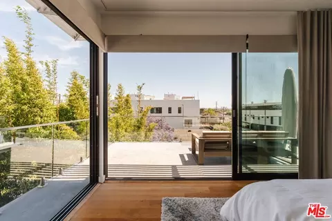 Bedroom - 2416 Penmar Ave, Venice, CA 90291 photo 2 of 5