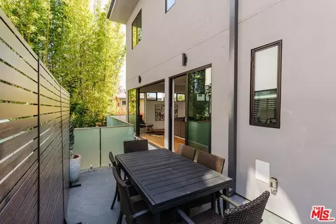 Exterior - 2416 Penmar Ave, Venice, CA 90291 photo 2 of 5