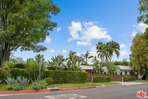 5051 Noble Ave, Sherman Oaks, CA 91403