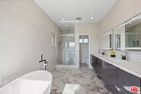 Bath - 53 Saddlebow Rd, Bell Canyon, CA 91307 photo 5 of 7