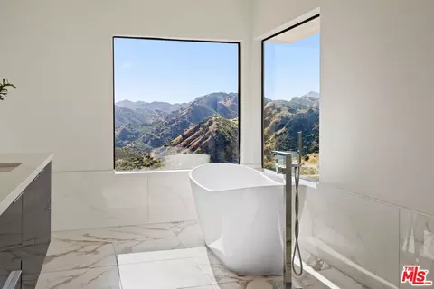 Bath - 53 Saddlebow Rd, Bell Canyon, CA 91307 photo 3 of 7