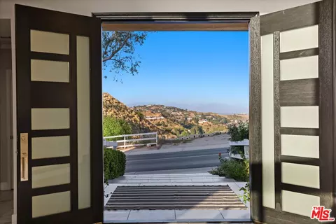 53 Saddlebow Rd, Bell Canyon, CA 91307