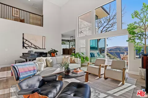 Living - 53 Saddlebow Rd, Bell Canyon, CA 91307 photo 6 of 9