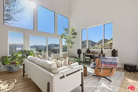 Living - 53 Saddlebow Rd, Bell Canyon, CA 91307 photo 2 of 9