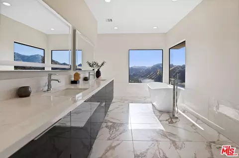Bath - 53 Saddlebow Rd, Bell Canyon, CA 91307 photo 1 of 7