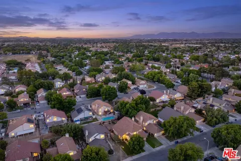 View/Area - 43258 33rd St, Lancaster, CA 93536 photo 4 of 5