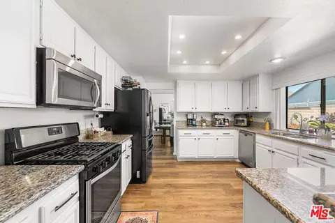 Kitchen - 43258 33rd St, Lancaster, CA 93536 photo 1 of 4