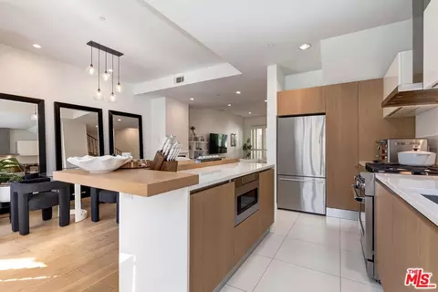 841 Westmount Dr #116, West Hollywood, CA 90069