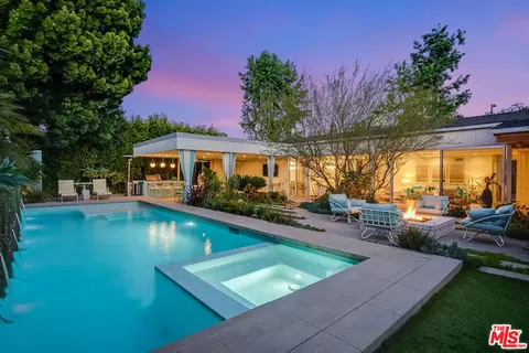 13855 Cumpston St, Sherman Oaks, CA 91401