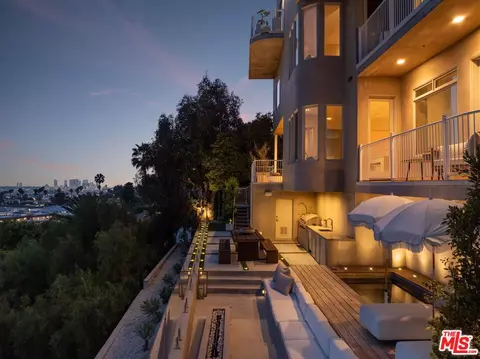 7882 Fareholm Dr, Los Angeles, CA 90046