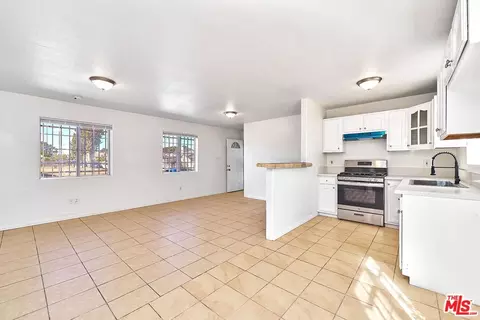 10800 S San Pedro St, Los Angeles, CA 90061
