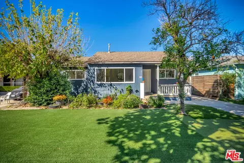 17527 Haynes St, Van Nuys, CA 91406