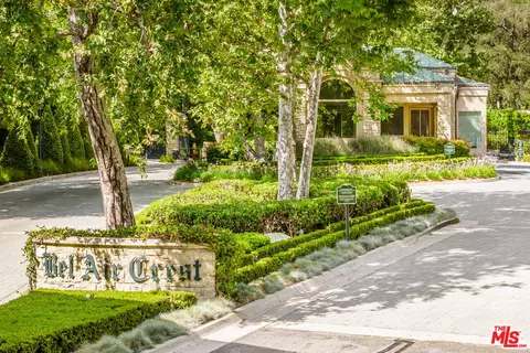 11829 Henley Ln, Los Angeles, CA 90077