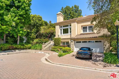 11829 Henley Ln, Los Angeles, CA 90077