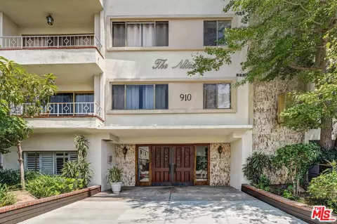 910 S Holt Ave #305, Los Angeles, CA 90035
