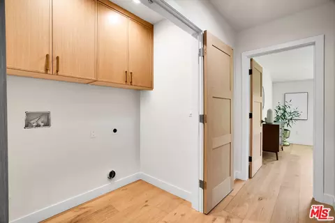 Entry Way - 4140 W Mcfarlane Ave, Burbank, CA 91505 photo 3 of 3