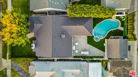 View/Area - 4140 W Mcfarlane Ave, Burbank, CA 91505 photo 3 of 5