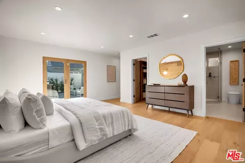Bedroom - 4140 W Mcfarlane Ave, Burbank, CA 91505 photo 3 of 8