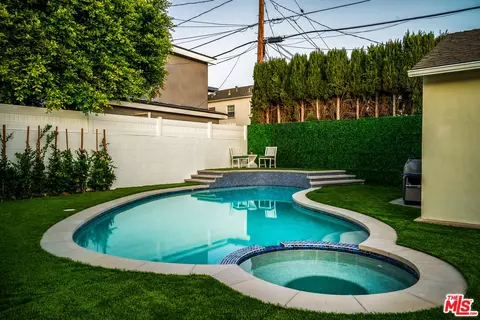 Exterior - 4140 W Mcfarlane Ave, Burbank, CA 91505 photo 11 of 21
