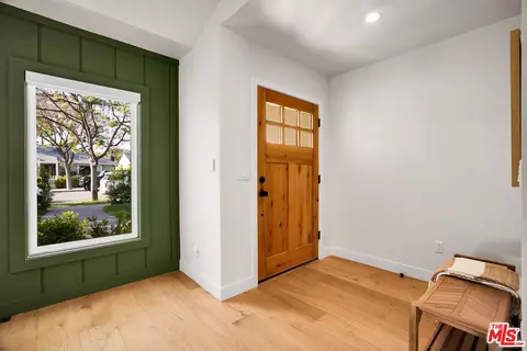 Entry Way - 4140 W Mcfarlane Ave, Burbank, CA 91505 photo 1 of 3